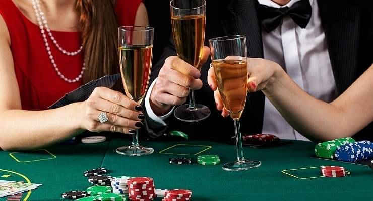 Order Champagne or Sparkling Wine When Playing Casino Games | Glass Of  Bubbly